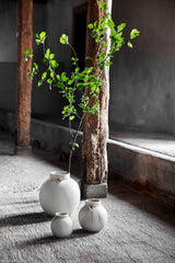 Round stoneware vase, white