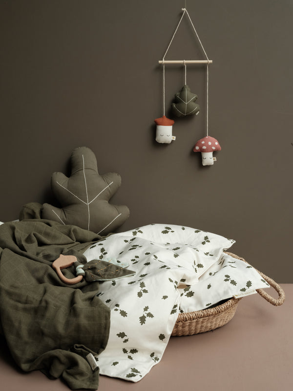 Natural white organic cotton bedding with olive green leaves print. Available for babies and kids sizes.